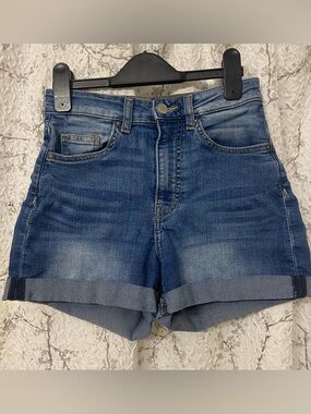 H&M Blue Rolled-Hem Denim Shorts Size 2